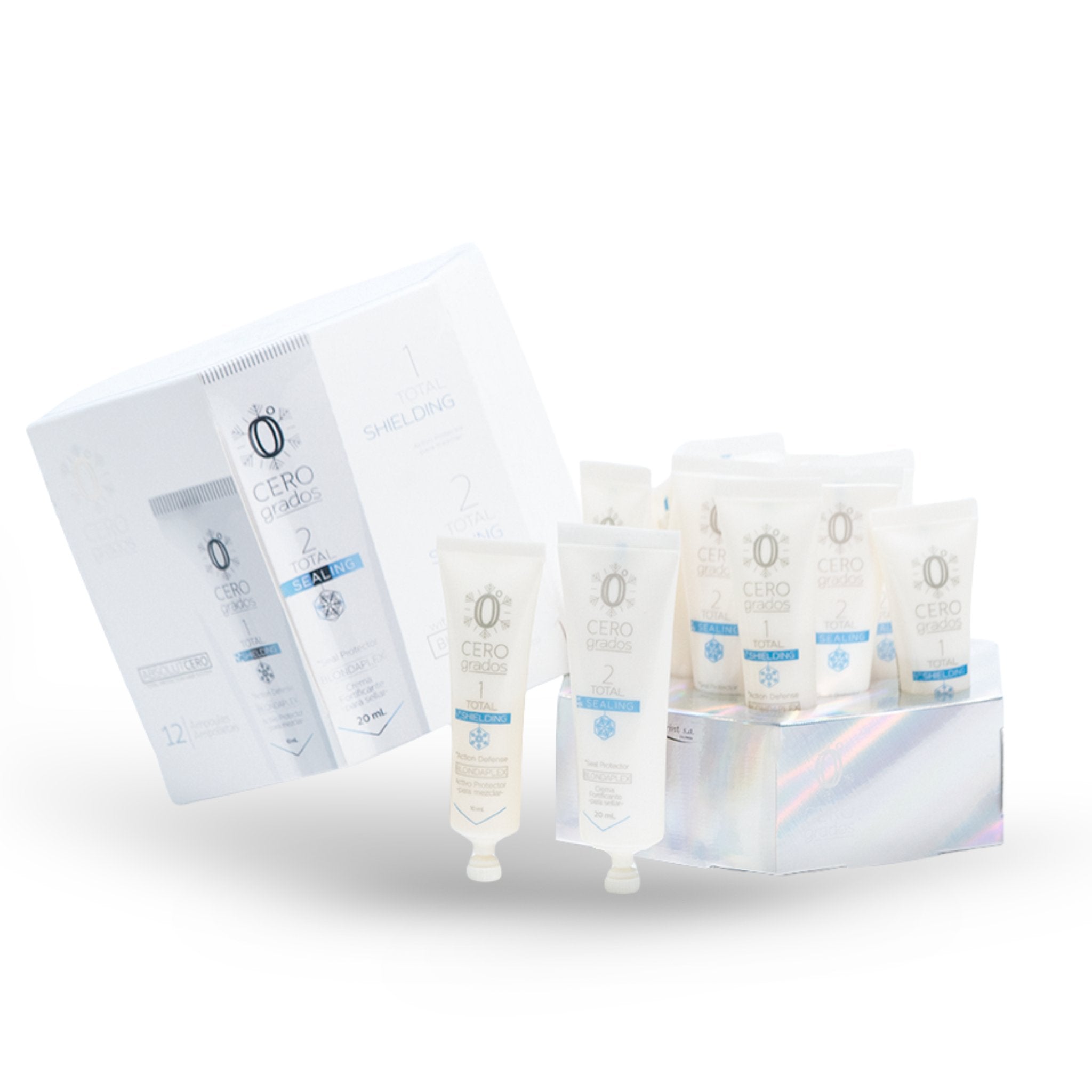 Mujer pelirroja con cabello largo y ondulado, sonriendo. Ideal para productos de cuidado capi | L'xent Professional