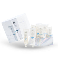 Mujer pelirroja con cabello largo y ondulado, sonriendo. Ideal para productos de cuidado capi | L'xent Professional