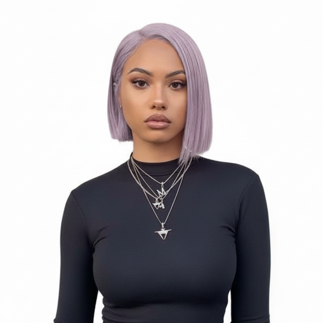 Mujer con cabello liso corto color lila, ideal para tintes fantasía y decolorantes. - Luxent Professional